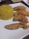 Arroz al curry con pollo apanado