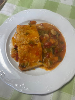 Una foto de Cazuela de bacalao con gambas y verduras