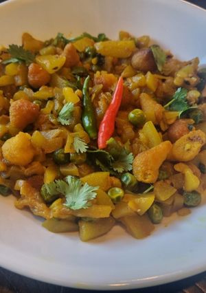 A picture of Lau Ghonto or Bottle Gourd Curry.