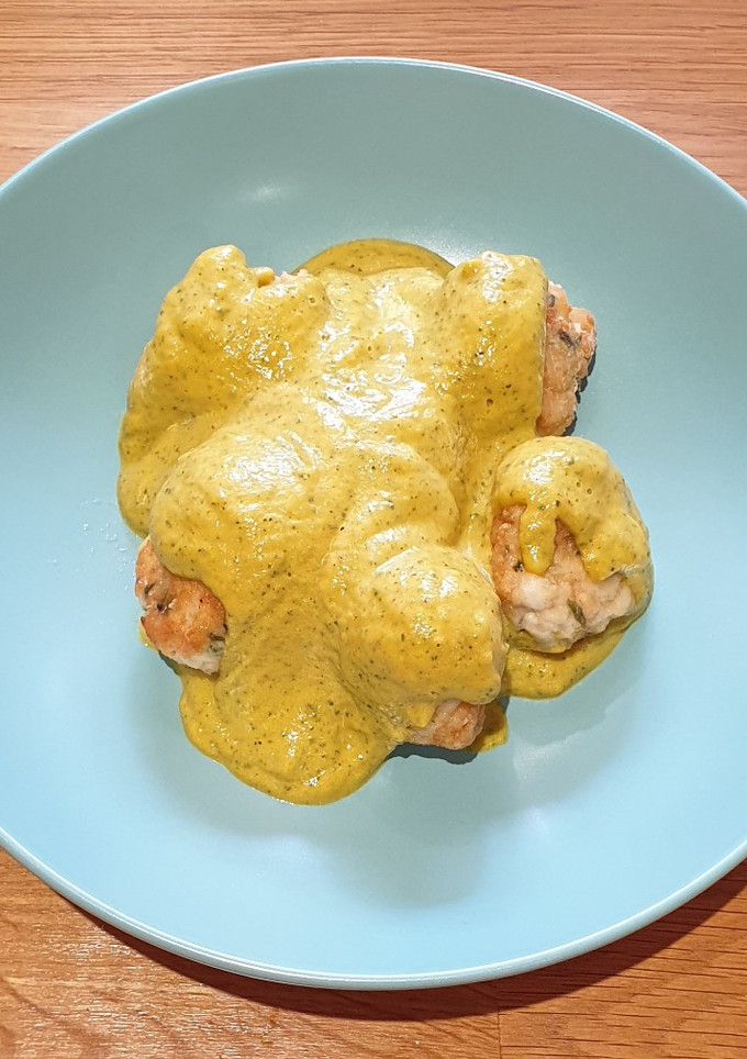 Una foto de Albóndigas de pollo con salsa de verduras al curry