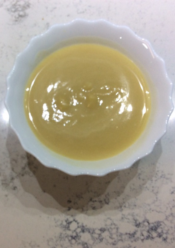 Una foto de Crema de apio y manzana