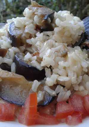 Una foto de Arroz integral con berenjenas al vapor