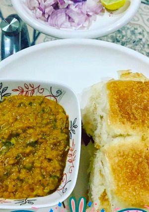 A picture of Khada Pavbhaji.
