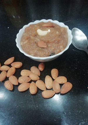 A picture of Suji almond halwa.