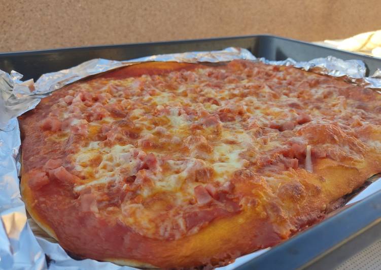Pizza de jamón York y queso