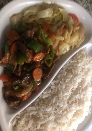 A picture of Chinese beef and cabbage sauce.