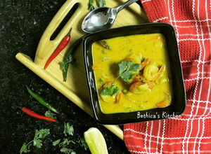 A picture of Chingri Malai Curry.