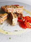 Trancio di tonno con pomodorini e capperi