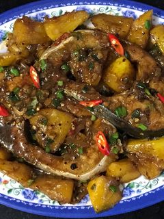 Hình của món Cá basa kho thơm.