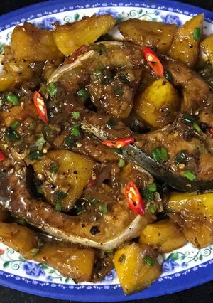 Hình của món Cá basa kho thơm.
