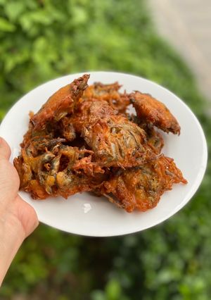 Hình của món Bánh Cá Linh chiên dòn.