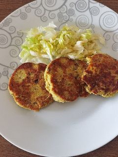 Una foto de Hamburguesas de pollo y calabacín
