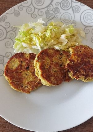 Una foto de Hamburguesas de pollo y calabacín
