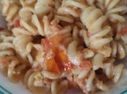 Una foto de fusilli saludable