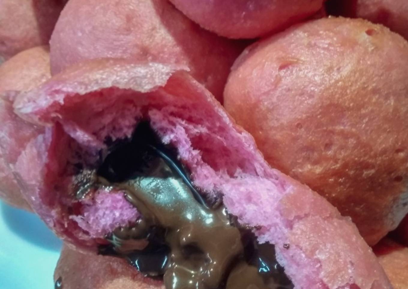 Donat Buah Naga (isi coklat)