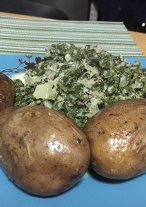 Una foto de •Guiso de acelga - papas doradas•