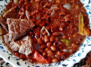 Una foto de Frijoles bayos con carne