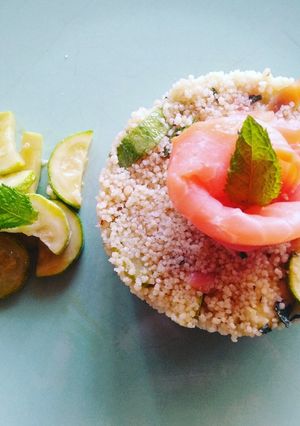 Foto di Couscous con salmone affumicato, zucchine e pesto di basilico