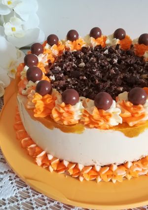 Zdjęcie przepisu Tort serowy łaciaty z żelką brzoskwiniową.