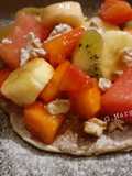 Pancakes con farina integrale di avena e frutta di stagione