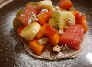 Foto di Pancakes con farina integrale di avena e frutta di stagione