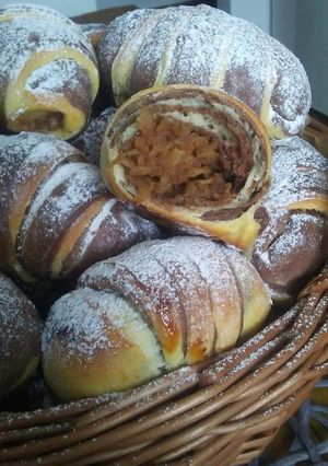 O poză a rețetei Cornulețe în două culori cum mere🍎🍏🍎.