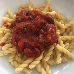 A picture of Pasta puttanesca.