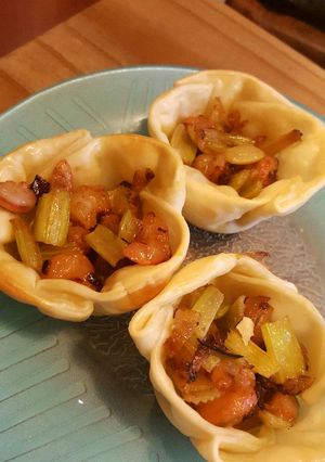 Una foto de Canastitas de camarones y puerro/apio
