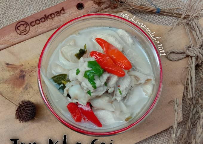 Tom Kha Gai (Thai Coconut Chicken Soup)