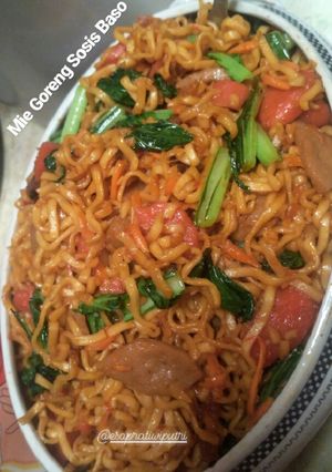 Foto resep Mie Goreng Burung Dara with Sosis Baso