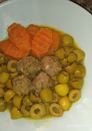 Une photo de Tajine des olives vertes aux boulettes de viande hachée