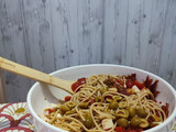 Ensalada de pasta con crunchys de jamón y mozzarella