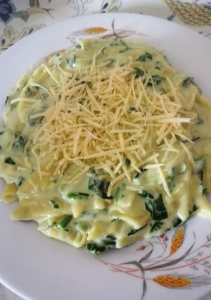 Una foto de Fideos con leche y espinacas