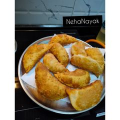 A picture of Goan Tikshyo Nevryo/ Spicy Goan Karanjis.