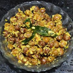 A picture of Brown Chickpeas Sundal.