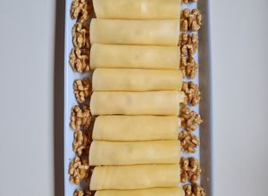 Una foto de Rollitos de queso 🧀 "pseudo canelones" sin masa 🗓