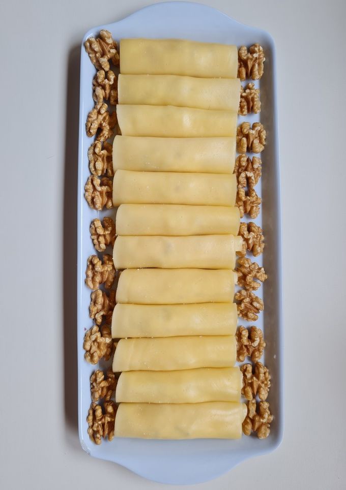Una foto de Rollitos de queso 🧀 "pseudo canelones" sin masa 🗓