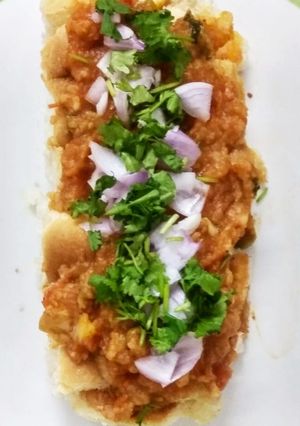 A picture of Khada Pav Bhaji.