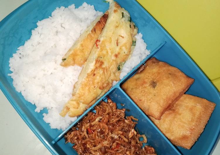 Nasi putih orek tempe telur+Martabak sayur