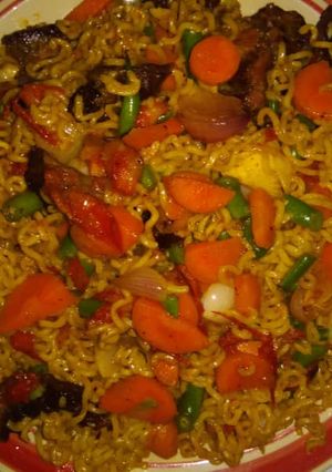 A picture of Stir fry noodle with suya.