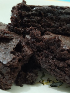 Una foto de Brownie en microondas