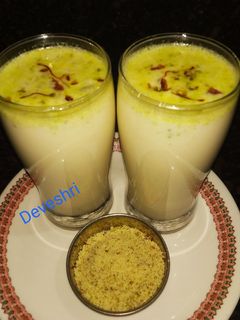 मसाला दूध (Masala dudh recipe in marathi) रेसिपी चे मुख्य फोटो