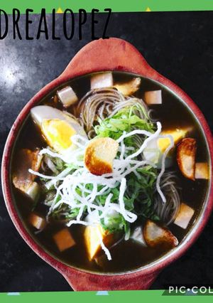 Una foto de Ramen de pollo & tofu🤟💕