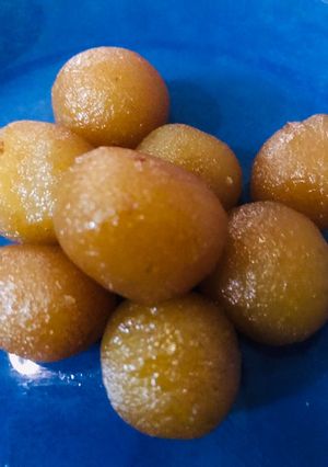 A picture of Gulab Jamun.