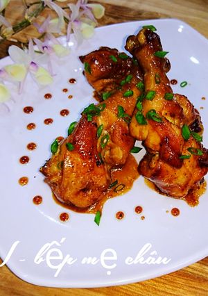 Hình của món Đùi gà sốt chua cay.