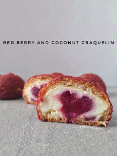 Foto resep Red Berry and Coconut Cream Puffs (Choux Au Craquelin)