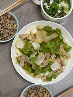 A picture of Japanese-Style Dinner for Two - Stir-Fried Pork Loin with Bell Peppers and Onions (Yakiniku Sauce Flavor).