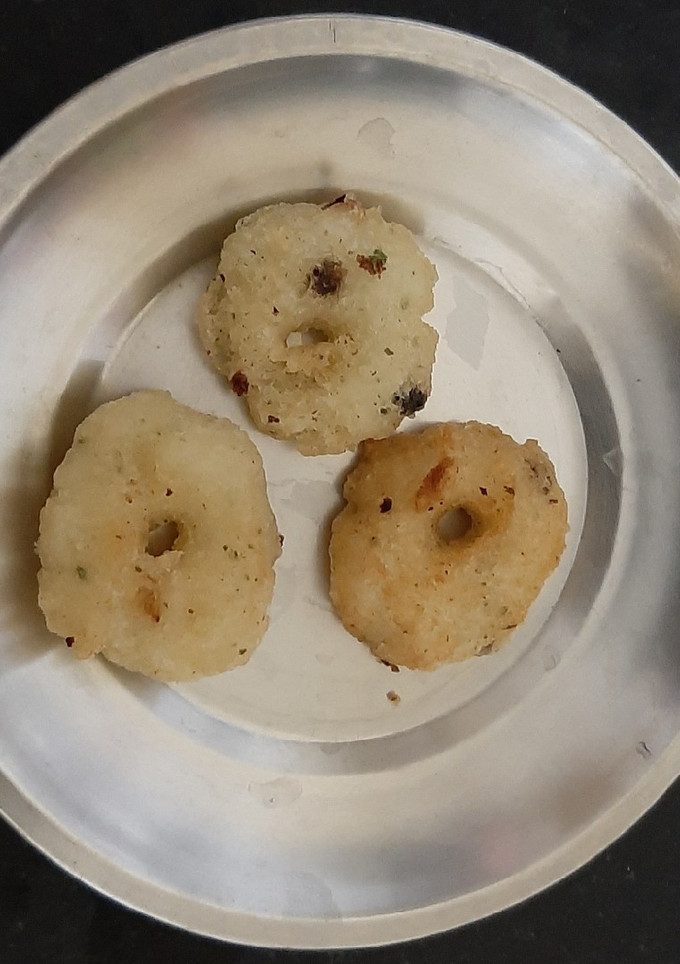 மீந்த சாத வடை செய்முறை முக்கிய புகைப்படம்