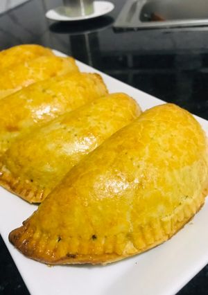 A picture of Meatpies and Sour mayonnaise dip.