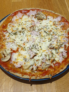Una foto de Pizza de lentejas / garbanzos / quinoa